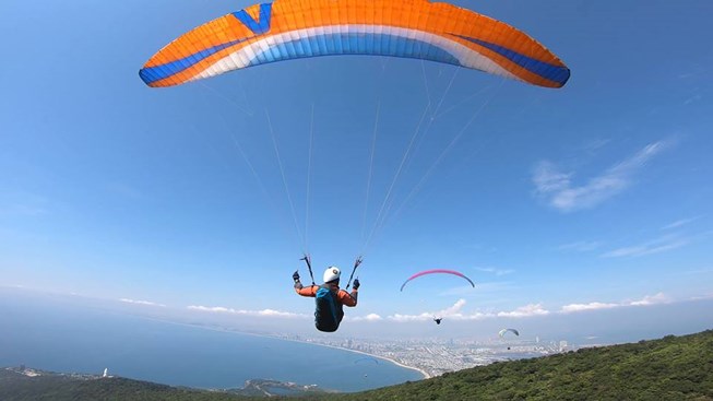 Bay dù lượn trên bán đảo Sơn Trà - trải nghiệm thú vị không nên bỏ qua