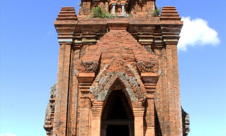 tháp Bánh Ít (nguồn: gonatour.vn)