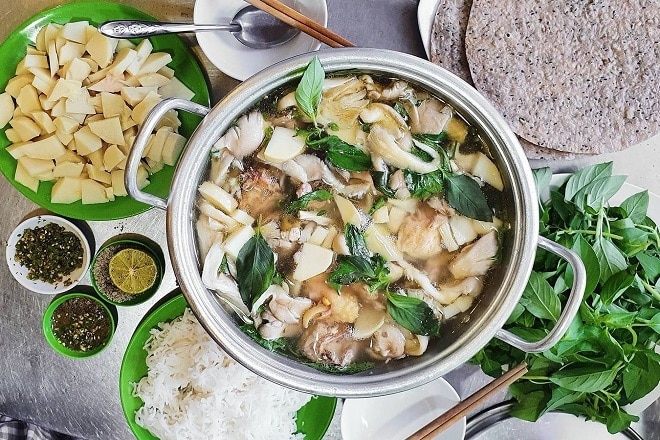 Lẩu gà lá é, món ngon những ngày chớm đông