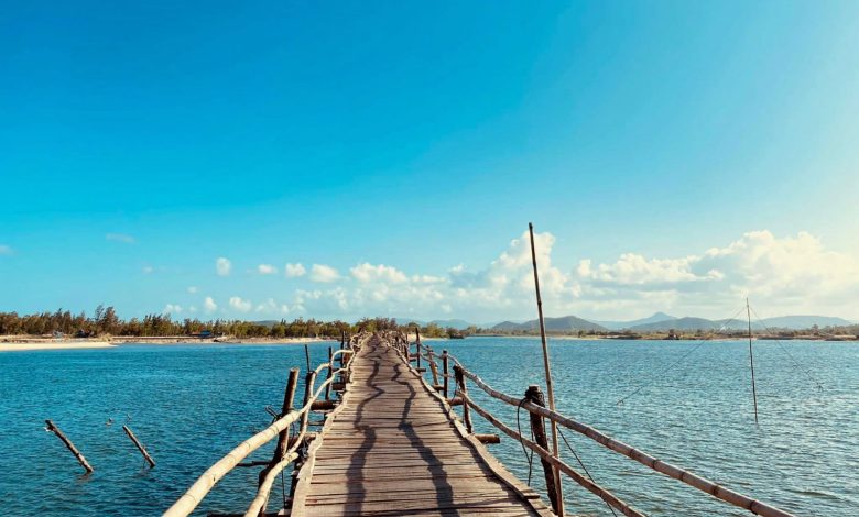 Cầu gỗ Ông Cọp: Chốn thiên đường check-in thơ mộng (Nguồn: zoomtravel)