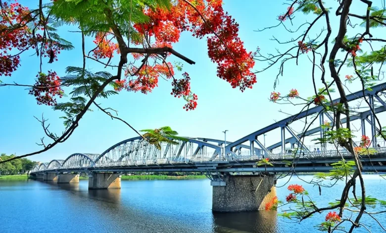 Cầu Trường Tiền vẻ đẹp huyền ảo khi về đêm