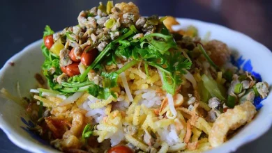 Cơm Hến Huế: Tinh Hoa Ẩm Thực Xứ Kinh Đô