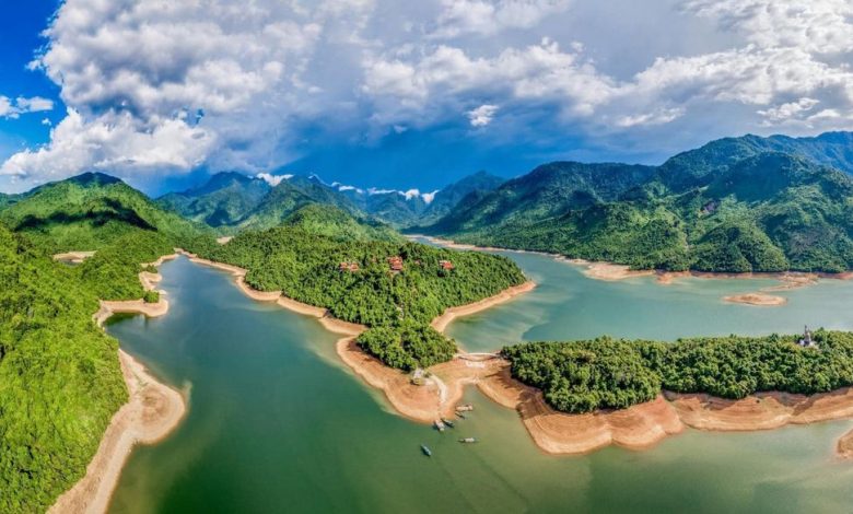 Vẻ Đẹp Hoang Sơ Của Hồ Truồi: Thiên Nhiên Tĩnh Lặng