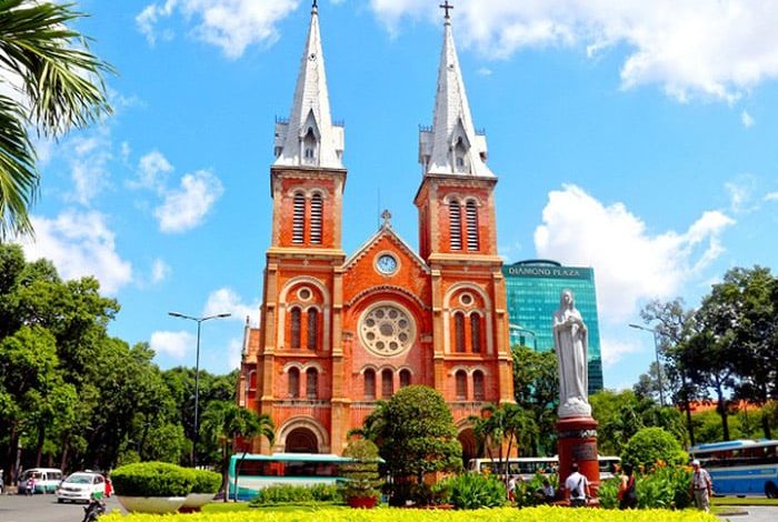 Nhà Thờ Đức Bà - Điểm du lịch phải CHECK IN khi đến Sài Gòn
