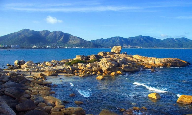 Hòn Chồng Hòn Vợ Nha Trang (nguồn: vinwonders.com)