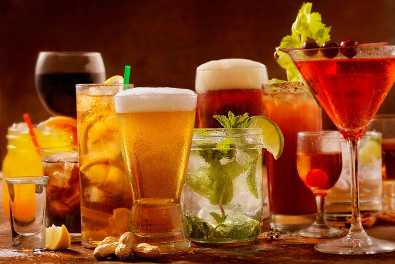 Các loại đồ uống có cồn và đồ uống có chứa caffeine