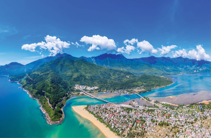 Hình ảnh biển Lăng Cô