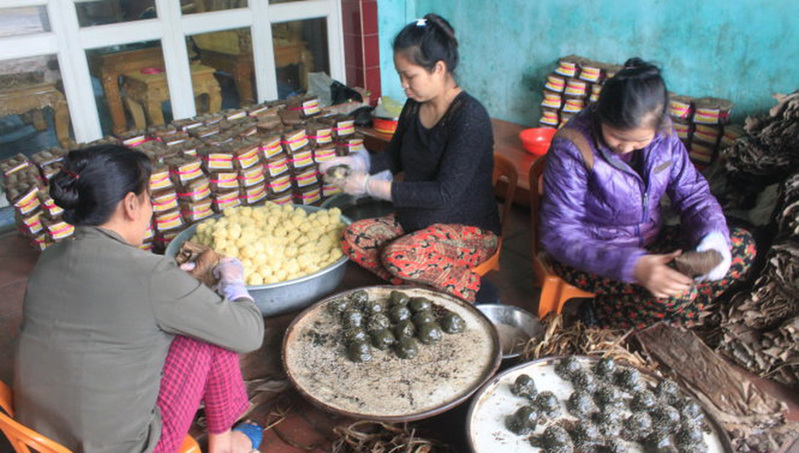 Hình ảnh làm bánh gai Tứ Trụ