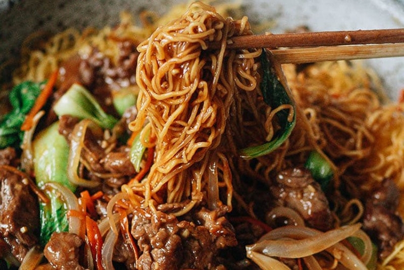 Hình ảnh mì xào thịt bò và rau củ