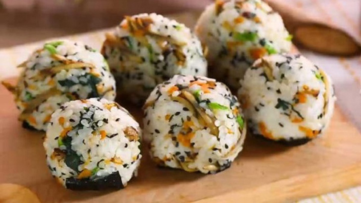 Hình ảnh món cơm nắm