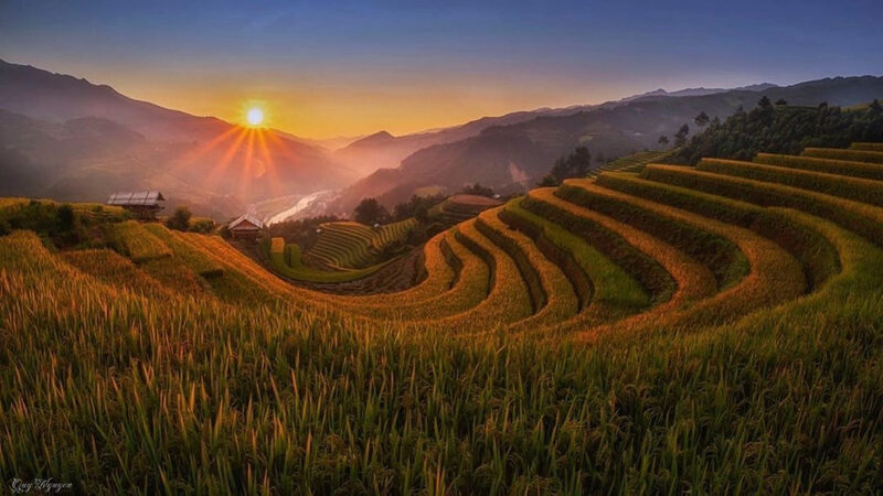Hình ảnh ruộng bậc thang dưới ánh hoàng hôn