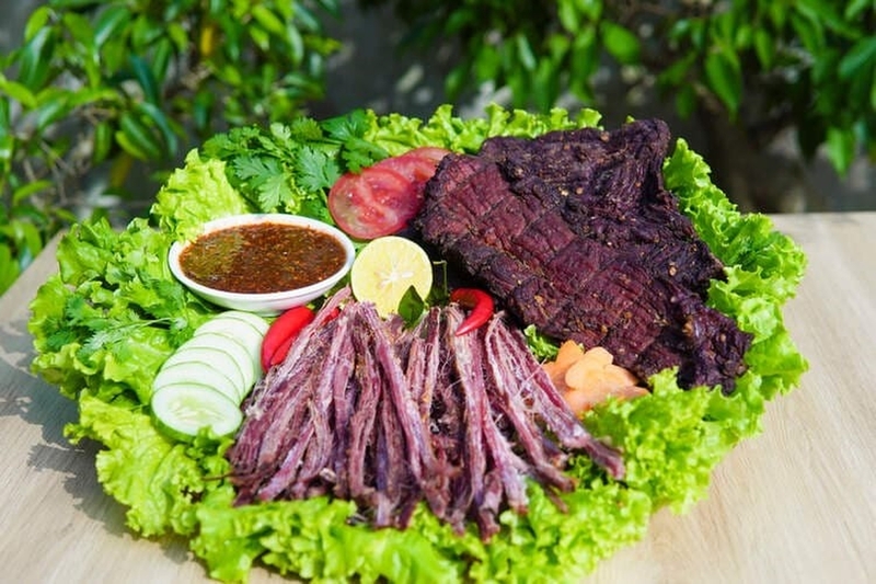 Hình ảnh thịt trâu gác bếp