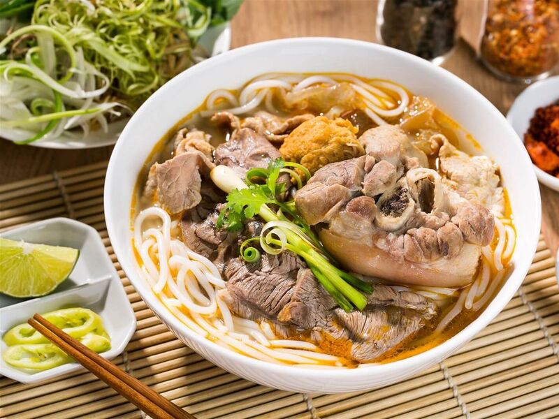 Bún Bò Huế: Cay Nồng, Đậm Đà Hương Sắc Miền Trung