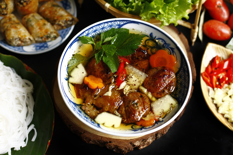Bún Chả: Món Ăn Nổi Tiếng Của Hà Nội