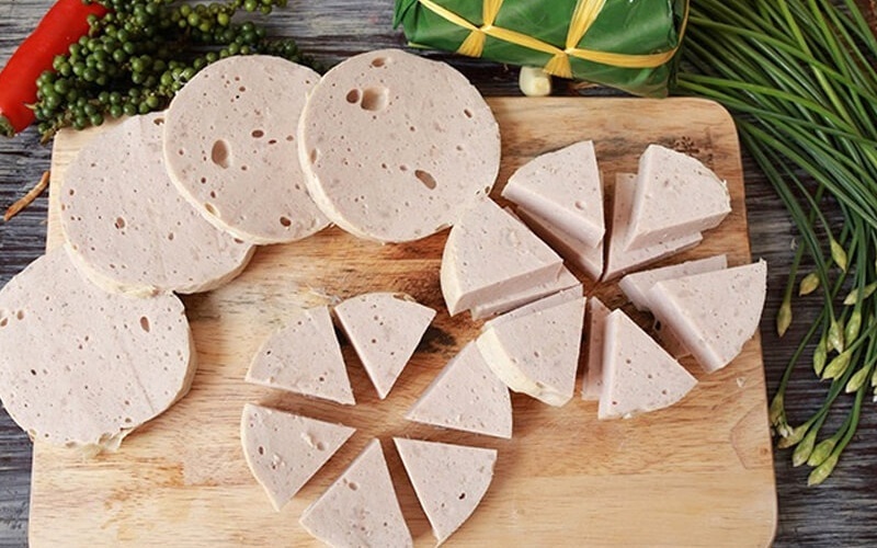 Chả Lụa (Giò Lụa): Món ăn tượng trưng cho sự thịnh vượng