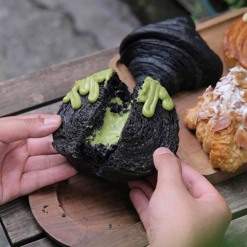 Hình ảnh croissant nhân bơ