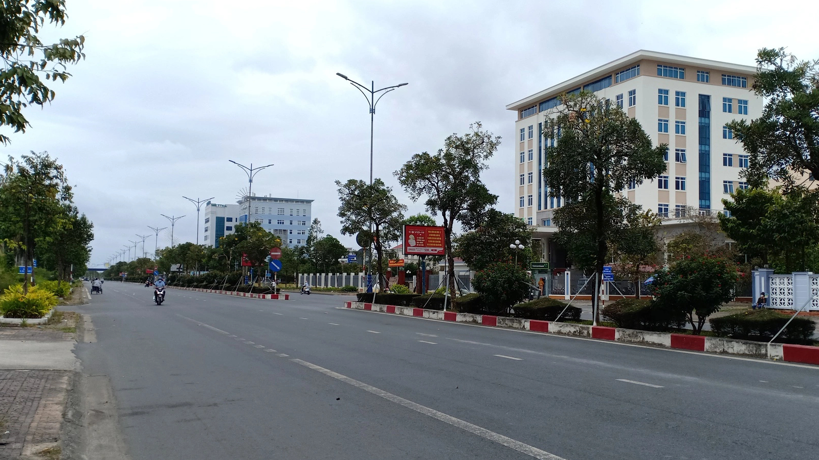 Giao thông và cơ sở hạ tầng