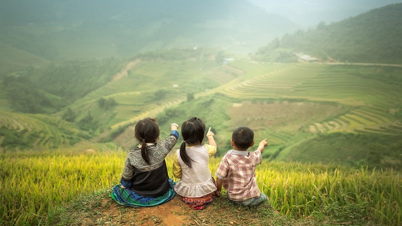 Hình ảnh con người và thiên nhiên 