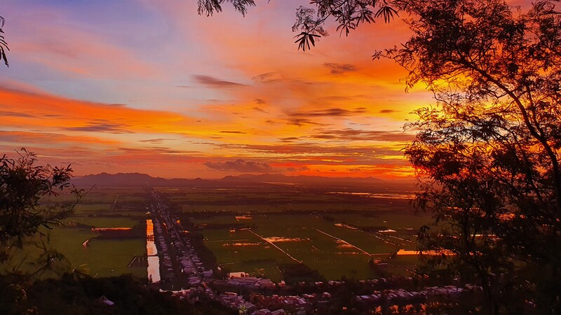 Hoàng hôn trên đỉnh núi