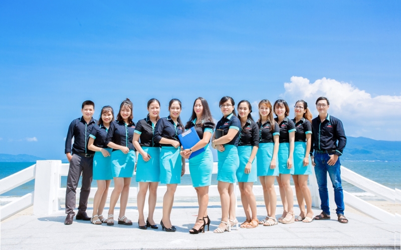 Đội ngũ chuyên viên và hệ sinh thái dịch vụ