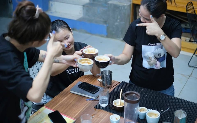 Giao tiếp với khách hàng & xử lý tình huống
