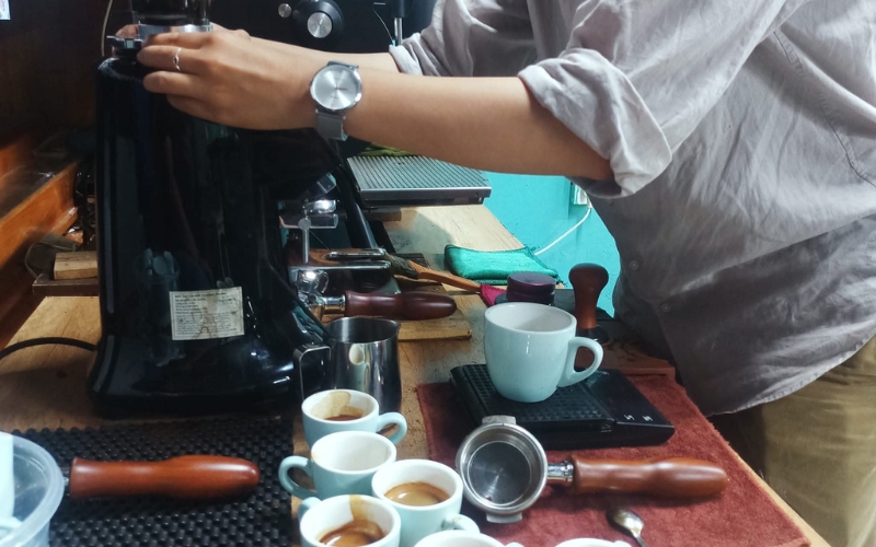 Kỹ thuật layer, shake, stir chuẩn bartender