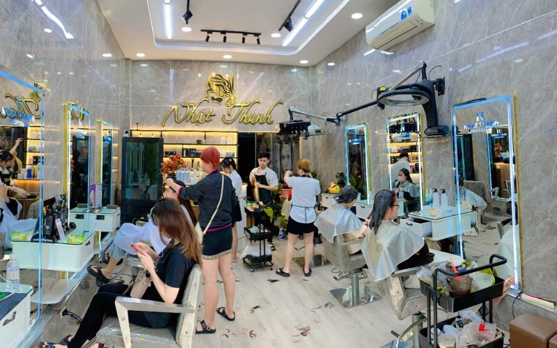 Tại Sao Nên Làm Tóc Tại Salon Nhật Thanh?