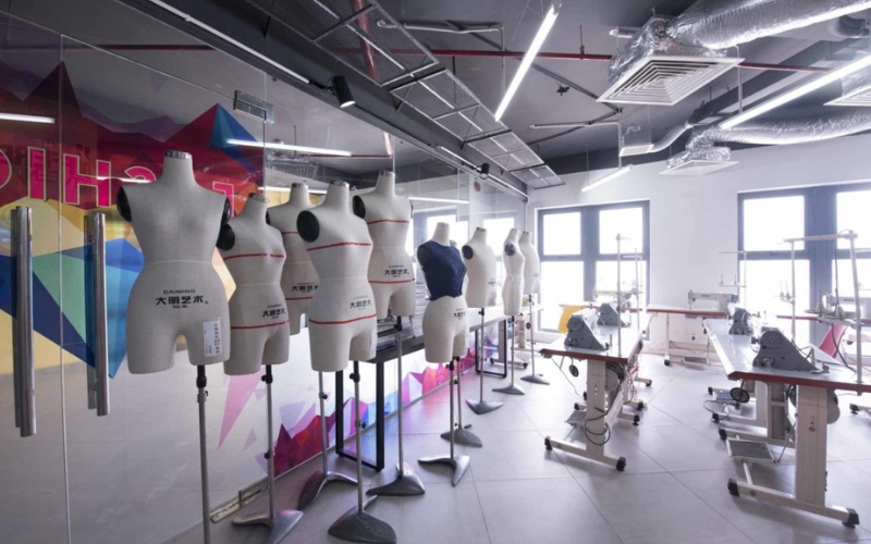 Tôn vinh chất liệu linen và vẻ đẹp thủ công Việt