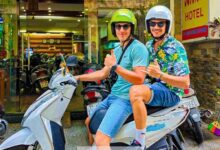 Du khách tự do khám phá Đà Nẵng bằng xe máy thuê