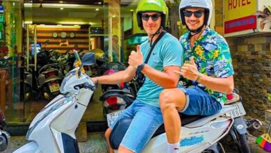 Du khách tự do khám phá Đà Nẵng bằng xe máy thuê