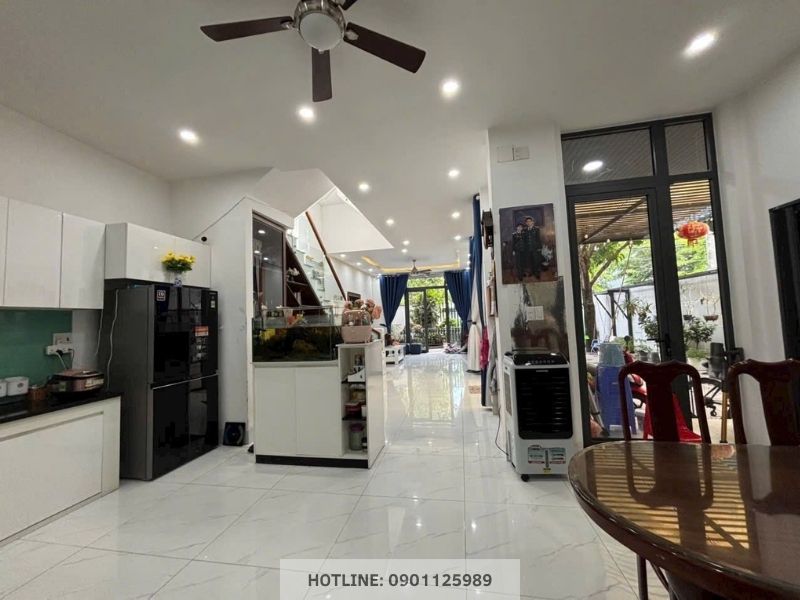 Kiến trúc bên trong biệt thự mang đến một không gian hiện đại, thoáng đãng
