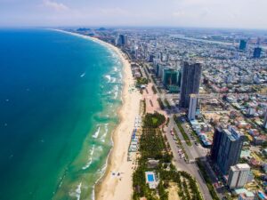 Bãi biển Mỹ Khê - một trong những bãi biển đẹp nhất thế giới