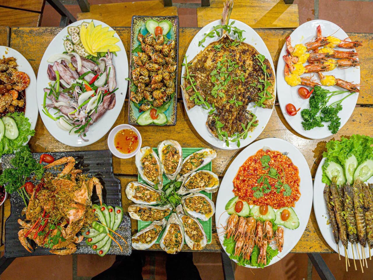 Cây Dừa 1 - Nhà Hàng Hải Sản Tươi Sống Bình Dân, View Ven Biển Gần Cầu Rồng